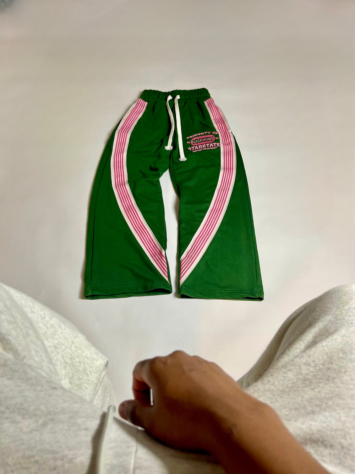 GREEN HUSTLERS DEPT. SWEATS